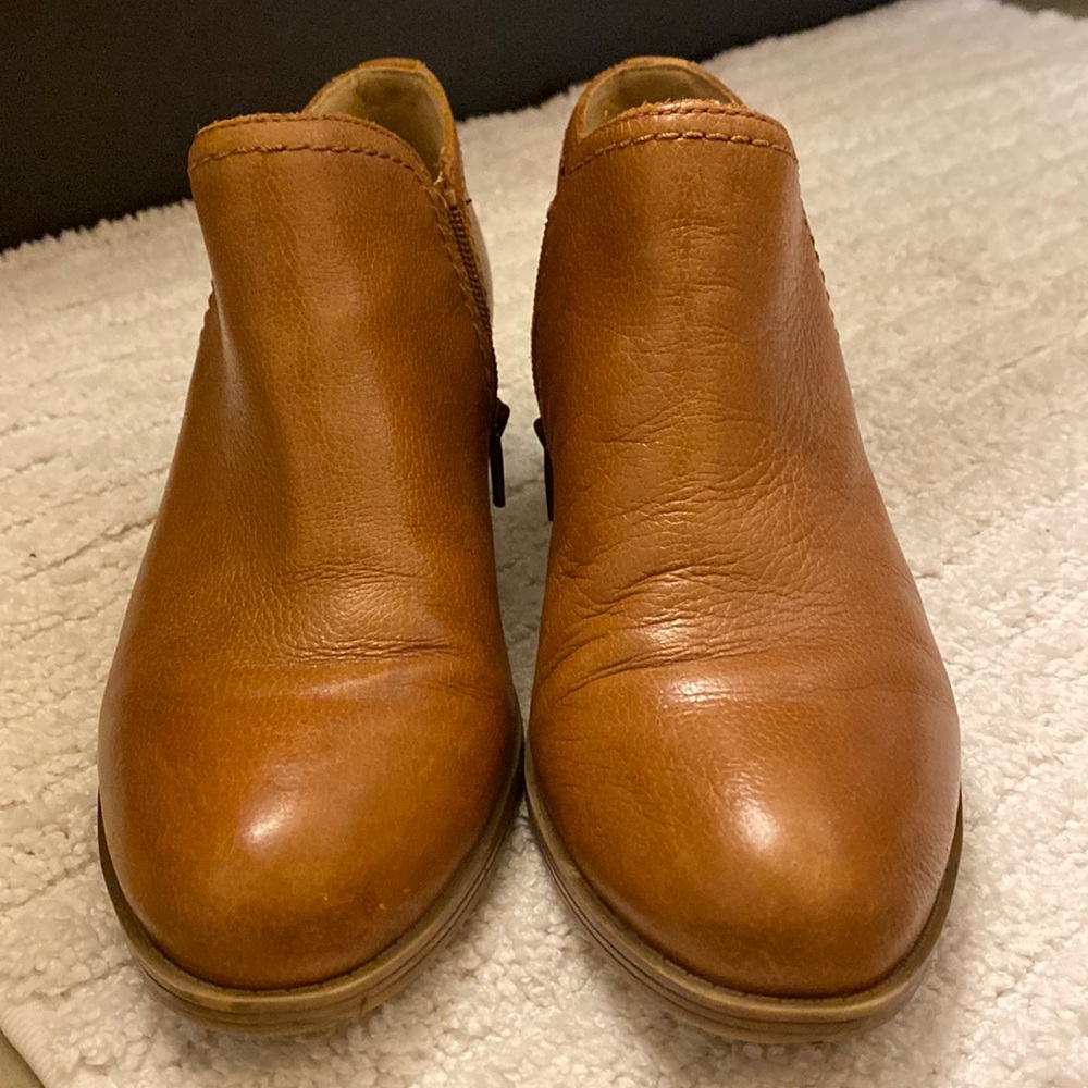 Naturalizer tan heeled boots - fits like a Size 6-6.5
